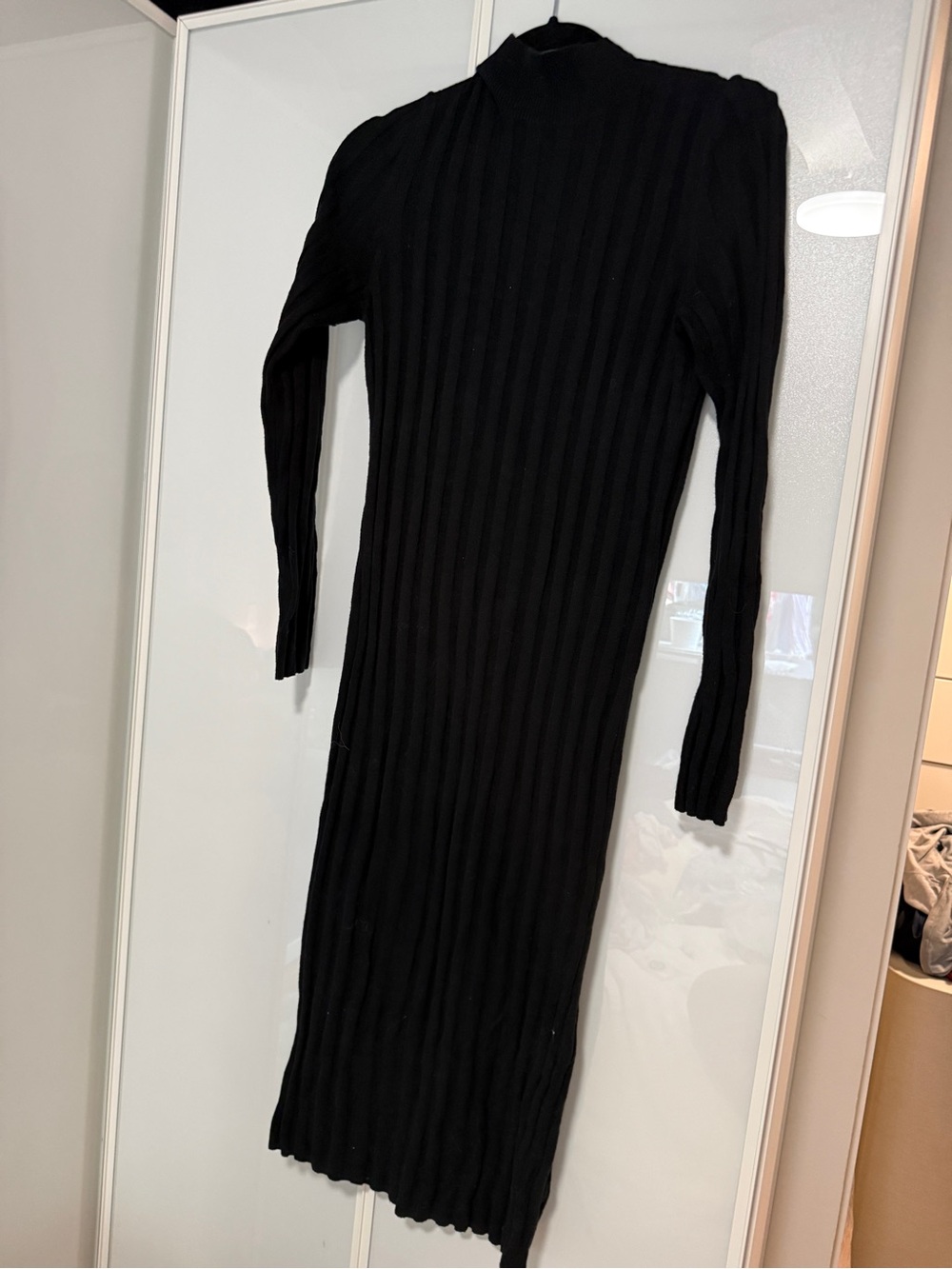 GAP Black Ribbed Long-Sleeve Midi Dress